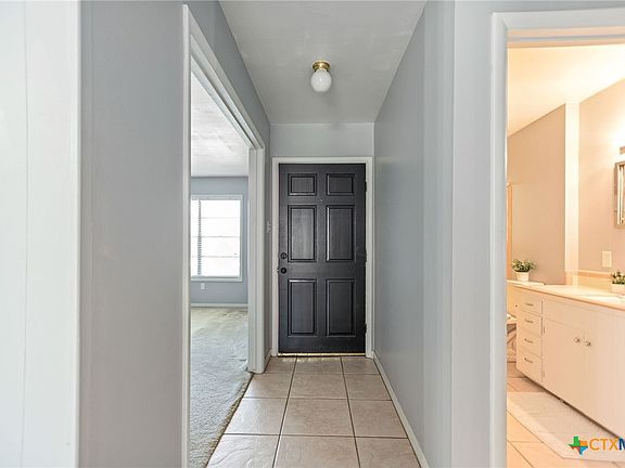 3rd image of 525 Travis St