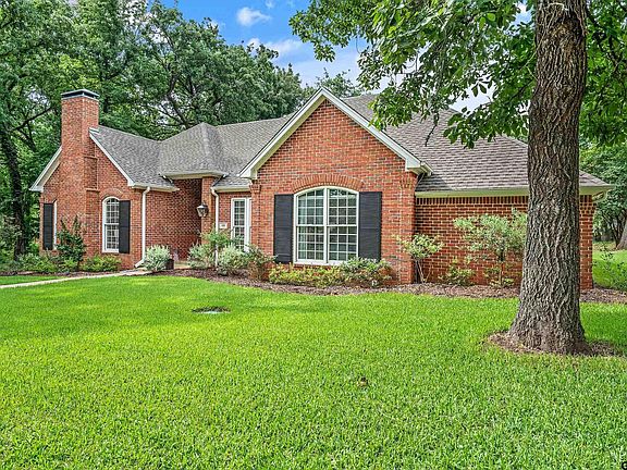 3rd image of 122 Dogwood Lakes Cir