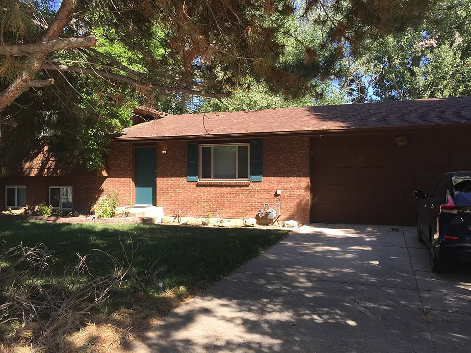 3004 Southmoor Ct