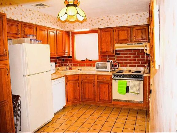 3rd image of 70 Maplewood Ave