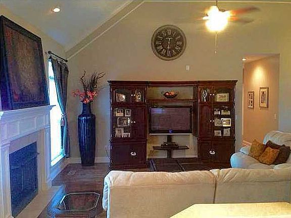 5th image of 1743 Sterling Oaks Dr