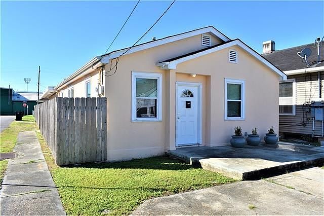 1st image of 3300 Castiglione St