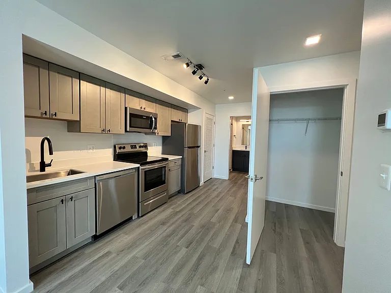 725 W Pratt St. — Photo 44