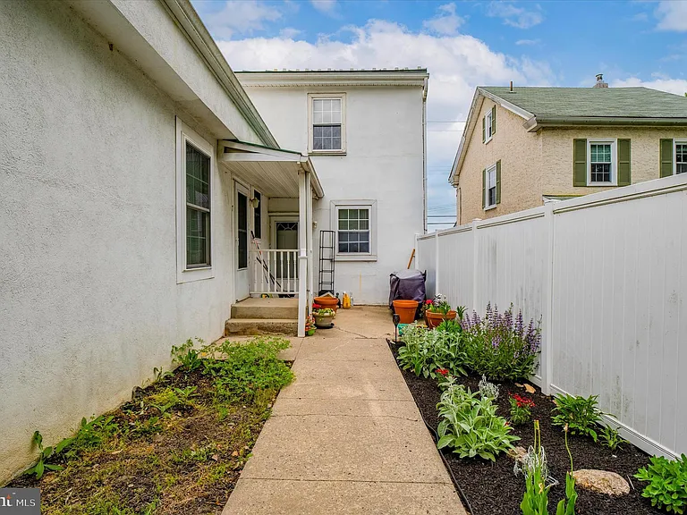 20 S Village Ave #7 — Photo 1