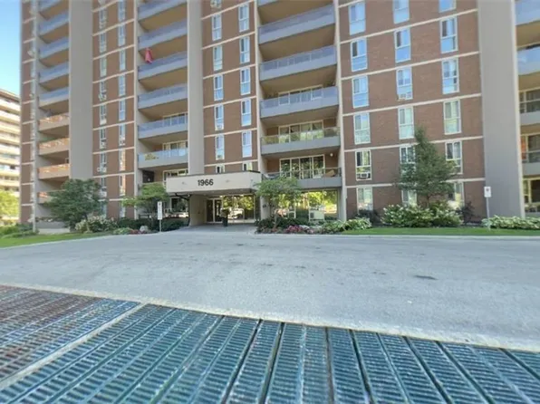 1966 Main St W #306, Hamilton, ON L8S 1J6