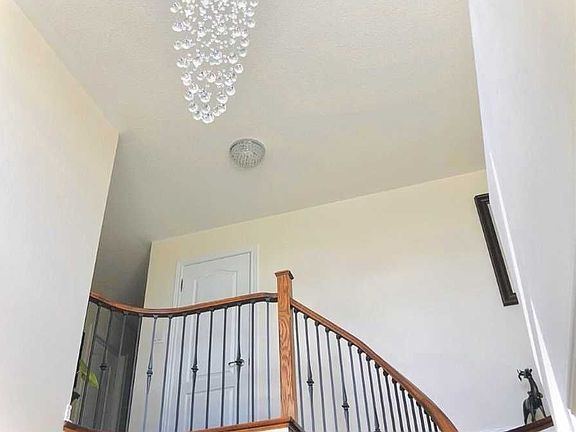 5th image of 38 Riverglen St