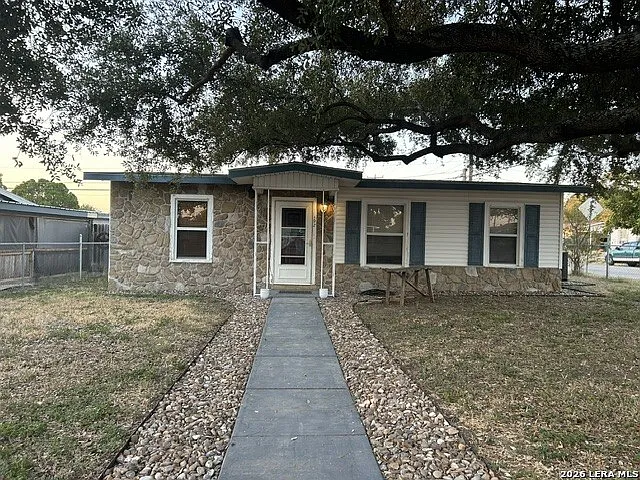 102 Idell Ave