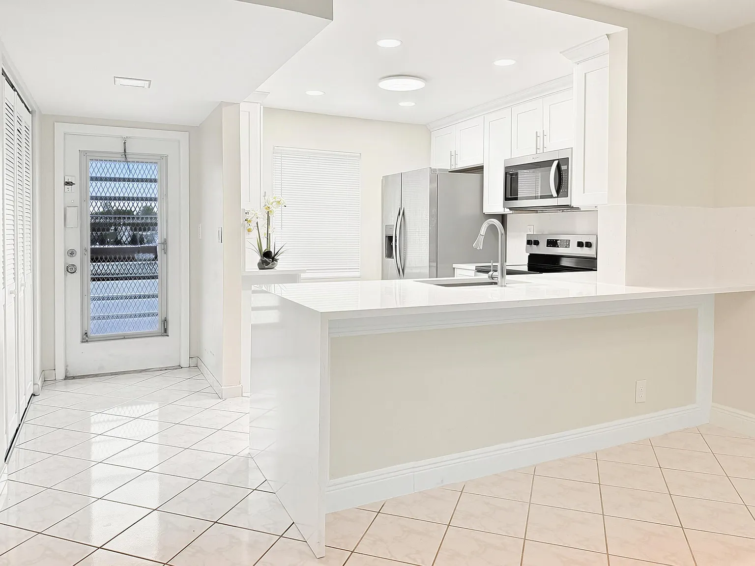 2 bed, 2.0 bath, 1050 sqft, $2,500 — Photo 3