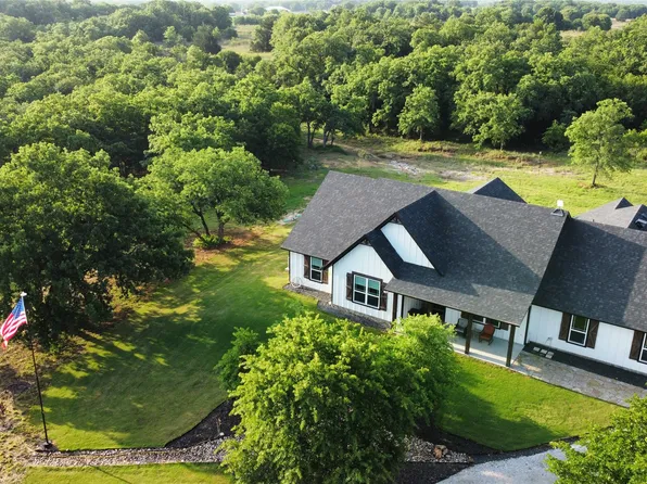 165 Rolling Bend Rd, Alvord, TX 76225