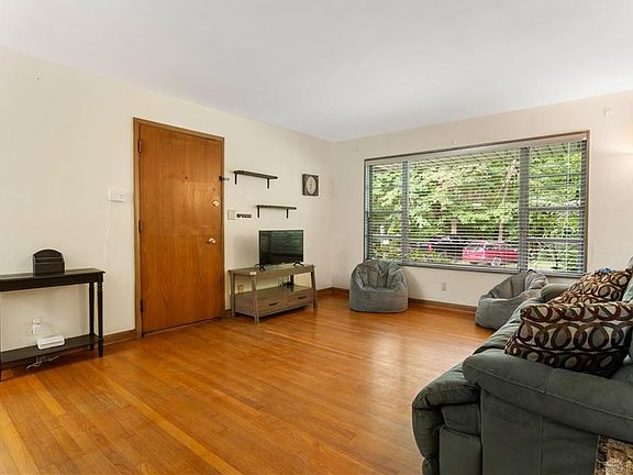 2nd image of 2815 Ida Ave