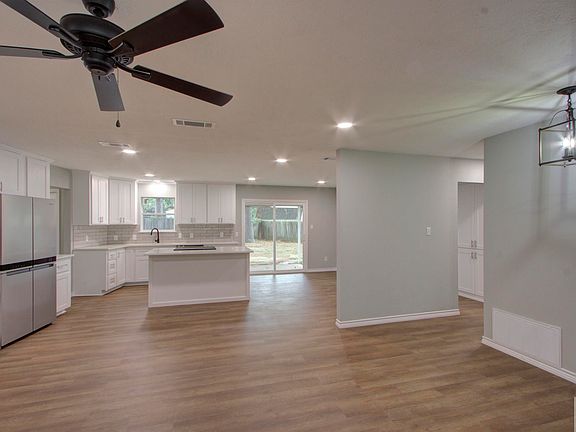 4th image of 3710 Honeysuckle Ln