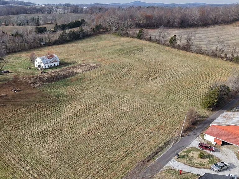 2nd image of 335 Johnathan Ln
