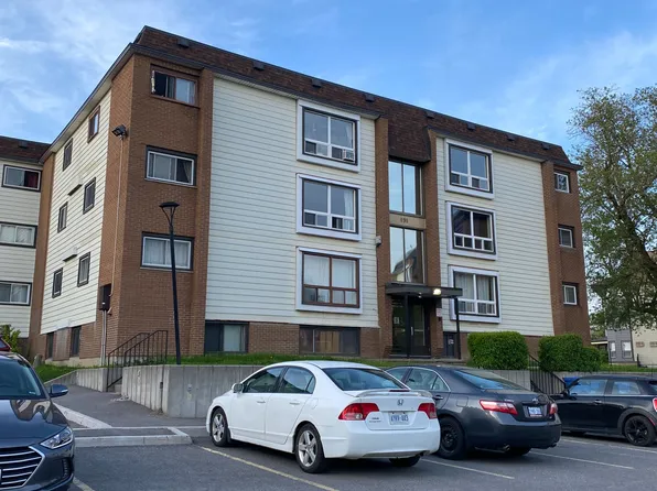 898 Elmsmere Rd #12, Ottawa, ON K1J 7T6