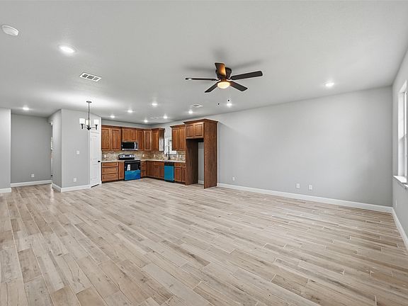 4th image of 308 Lewis St