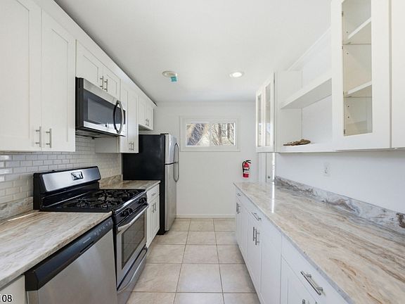 3rd image of 125 Tunison Rd