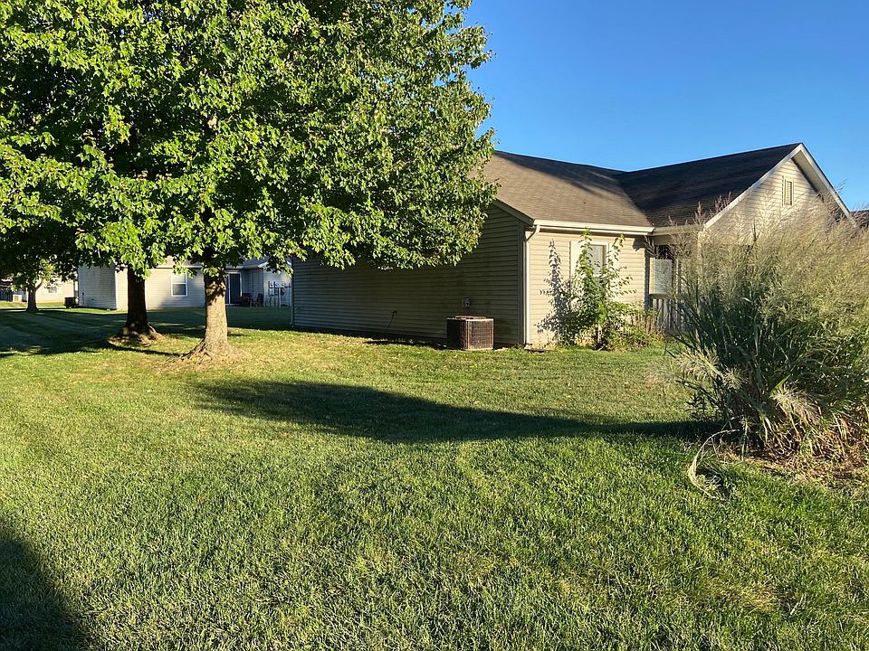 2nd image of 2843 Plaza Ln