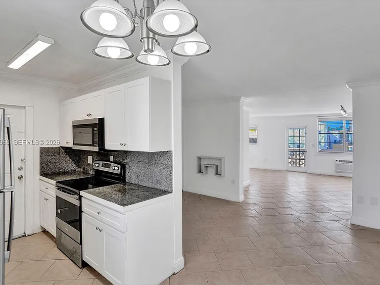 713 Collins Ave #42 — Photo 11