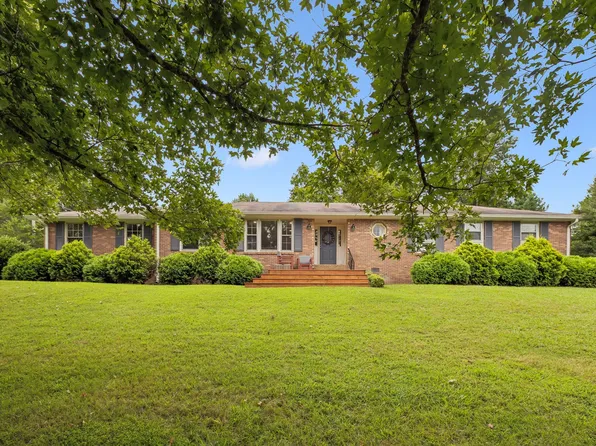 2056 Dade Cir, Dickson, TN 37055