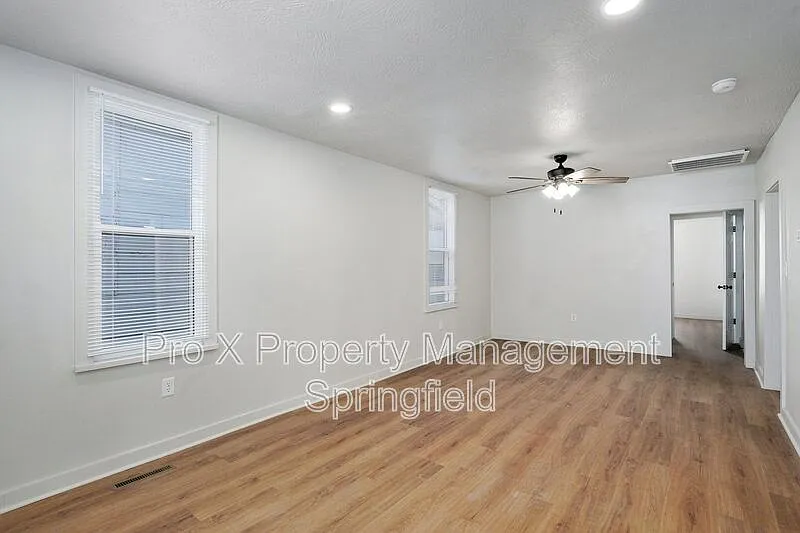 3 bed, 1.0 bath, $1,195 — Photo 4