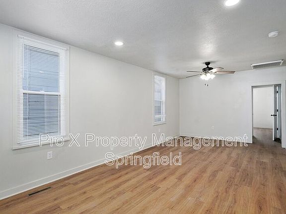 4th image of 750 S New Ave