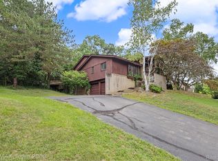 3030 Bloomfield Park Dr, West Bloomfield, MI 48323