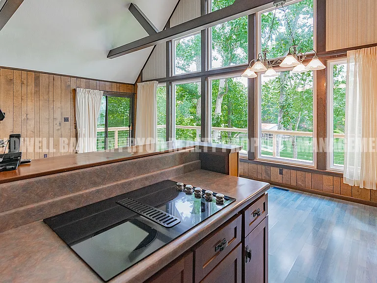 165 Lakeshore Ct — Photo 24