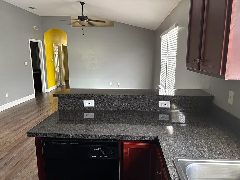 5261 Montejo Dr — Photo 11