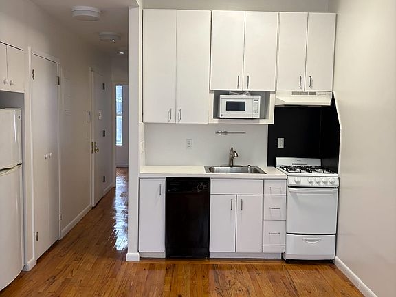 4th image of 1521 York Ave APT 3