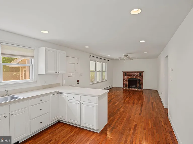 2315 English Creek Ave — Photo 9