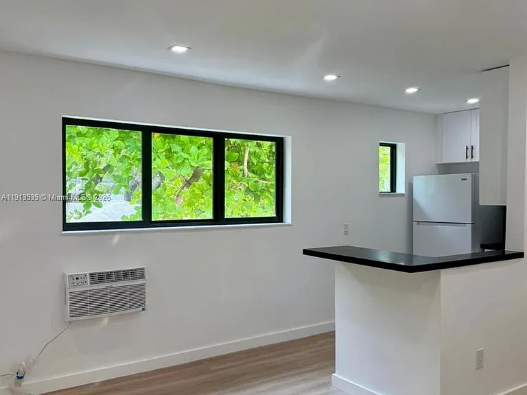 7535 NE 2nd Ct #1 — Photo 30
