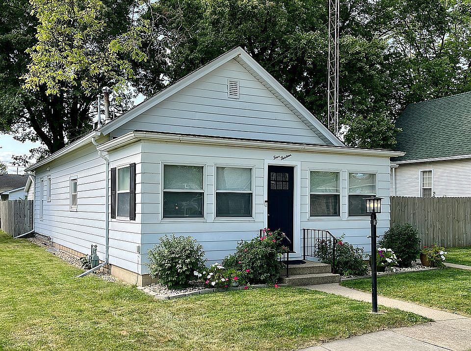 2nd image of 413 Center St