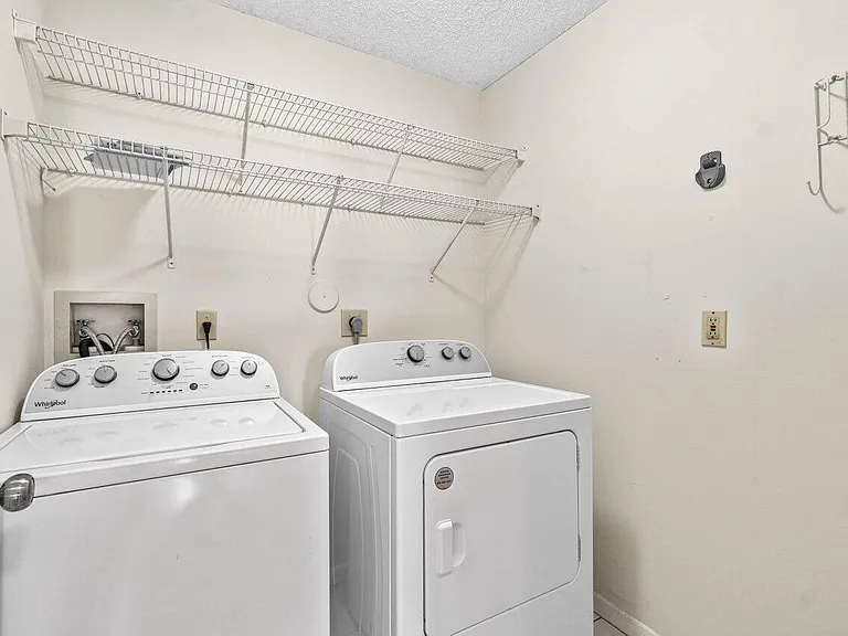 10001 Country Brook Rd — Photo 20