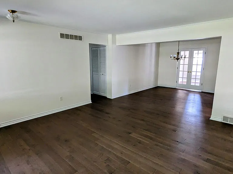 4676 Fairmont Dr — Photo 15