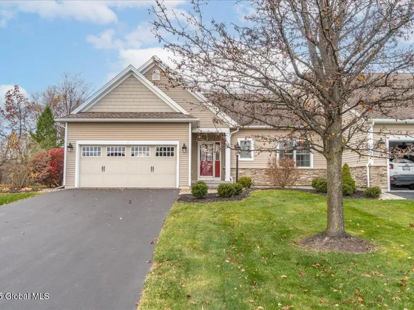 11 Hampton Circle, Halfmoon, NY 12118