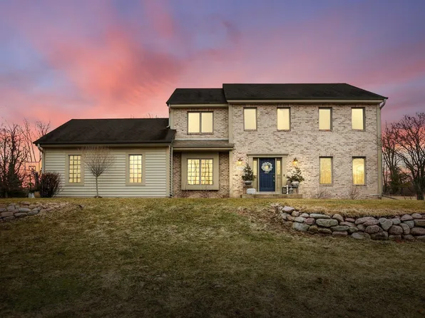 1954 Wildwood Dr, Cedarburg, WI 53012