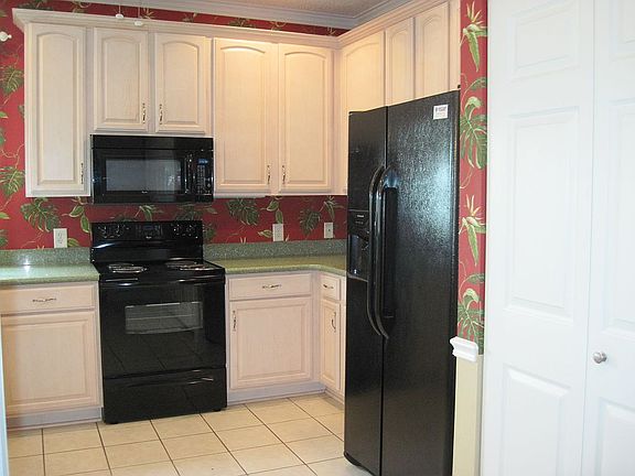 Wash/dry to rt of refrig.