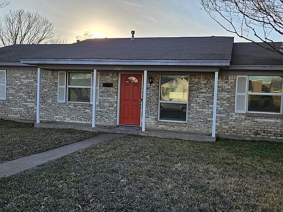 2nd image of 2025 Lamont Dr