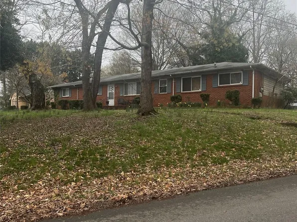 6000 Elmwood Cir, Charlotte, NC 28214