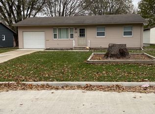 1308 Greenbrier Ln, Marshalltown, IA 50158