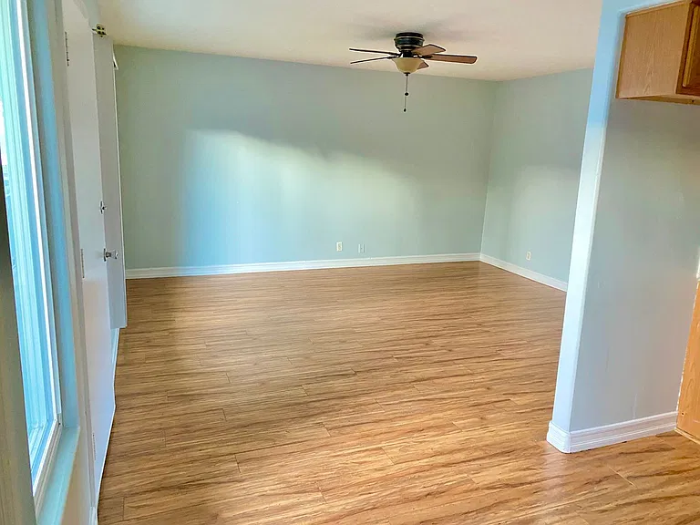Howard & Lexington Apts — Photo 35