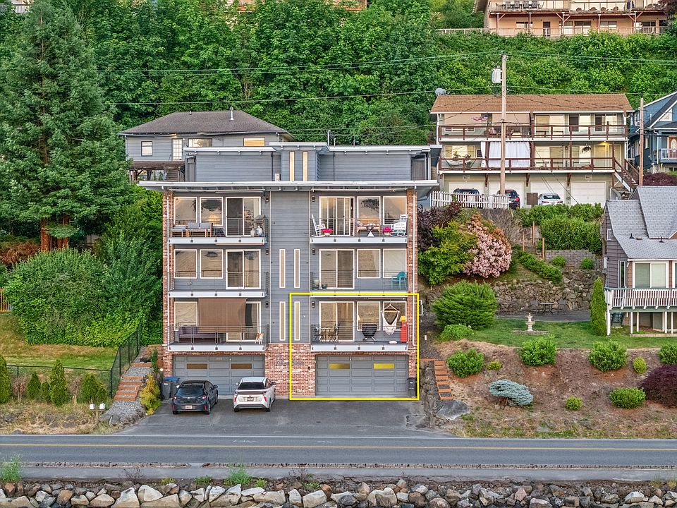 Shorline Condominiums has 6 units with views of Sinclair inlet, close to downtown Port Orchard.