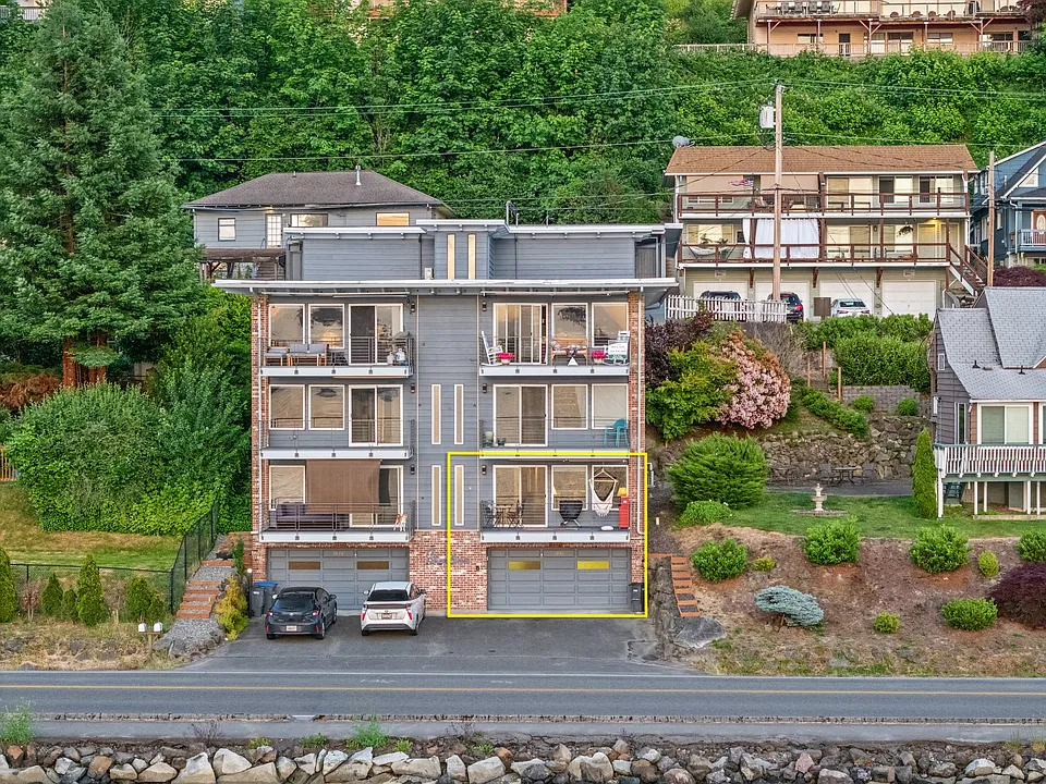 Shorline Condominiums has 6 units with views of Sinclair inlet, close to downtown Port Orchard.