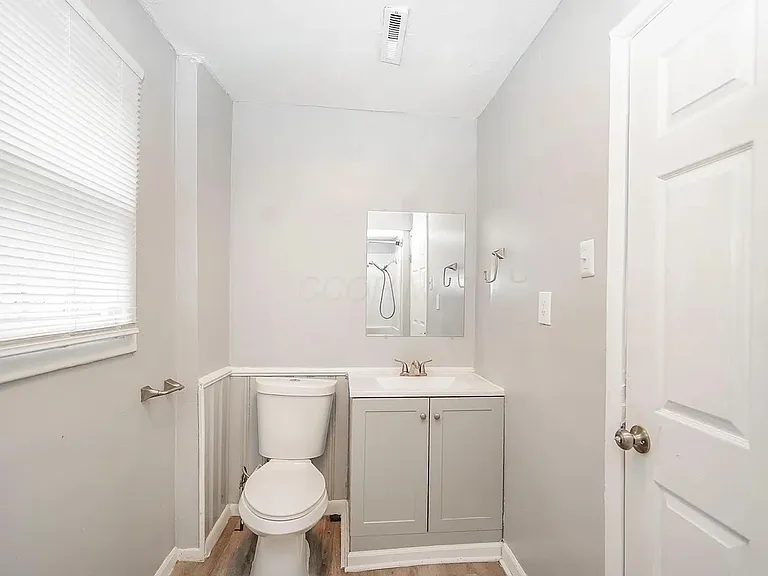 2864 E 10th Ave — Photo 9