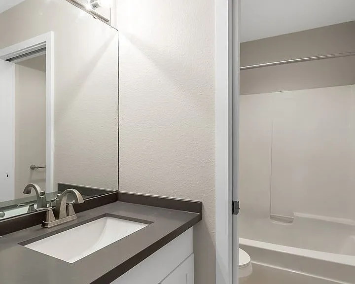 Leschi View Apartments — Photo 12