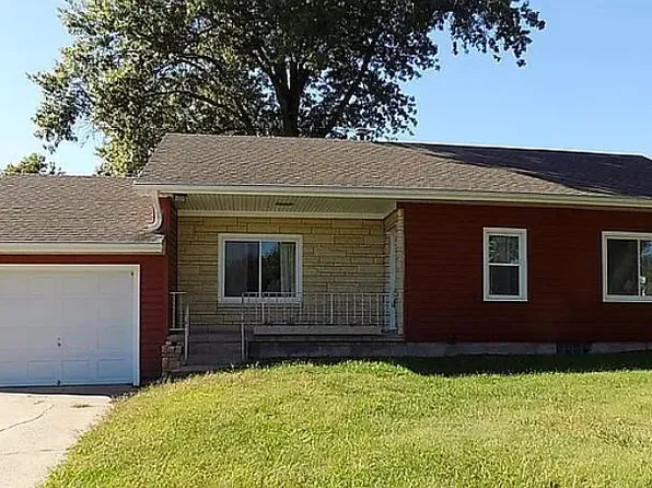 167 Bemis Dr, Seward, NE 68434