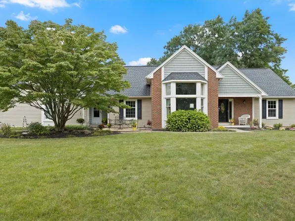 9 Locke Dr, Pittsford, NY 14534