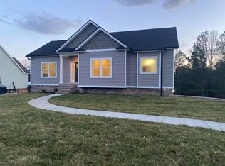 127 Red Oak Dr, Chickamauga, GA 30707