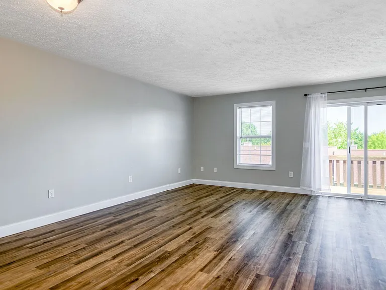 1615 Providence Blvd — Photo 3