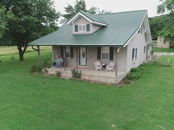 603 N 1125 East Rd, Tower Hill, IL 62571