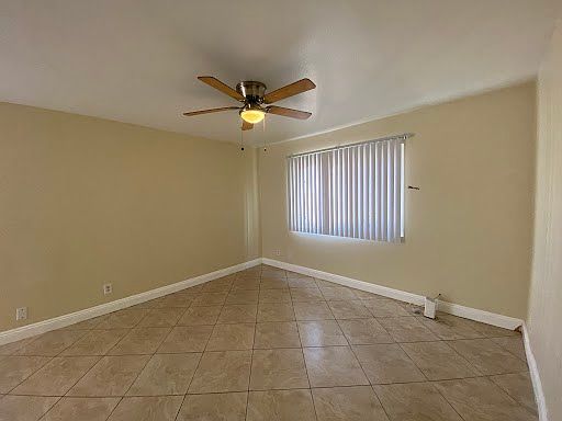 5th image of 512 N Circle Dr #1